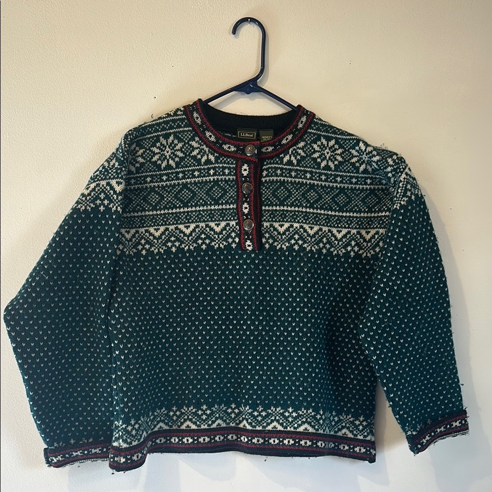 L.L. Bean Green and White Patterned Sweater